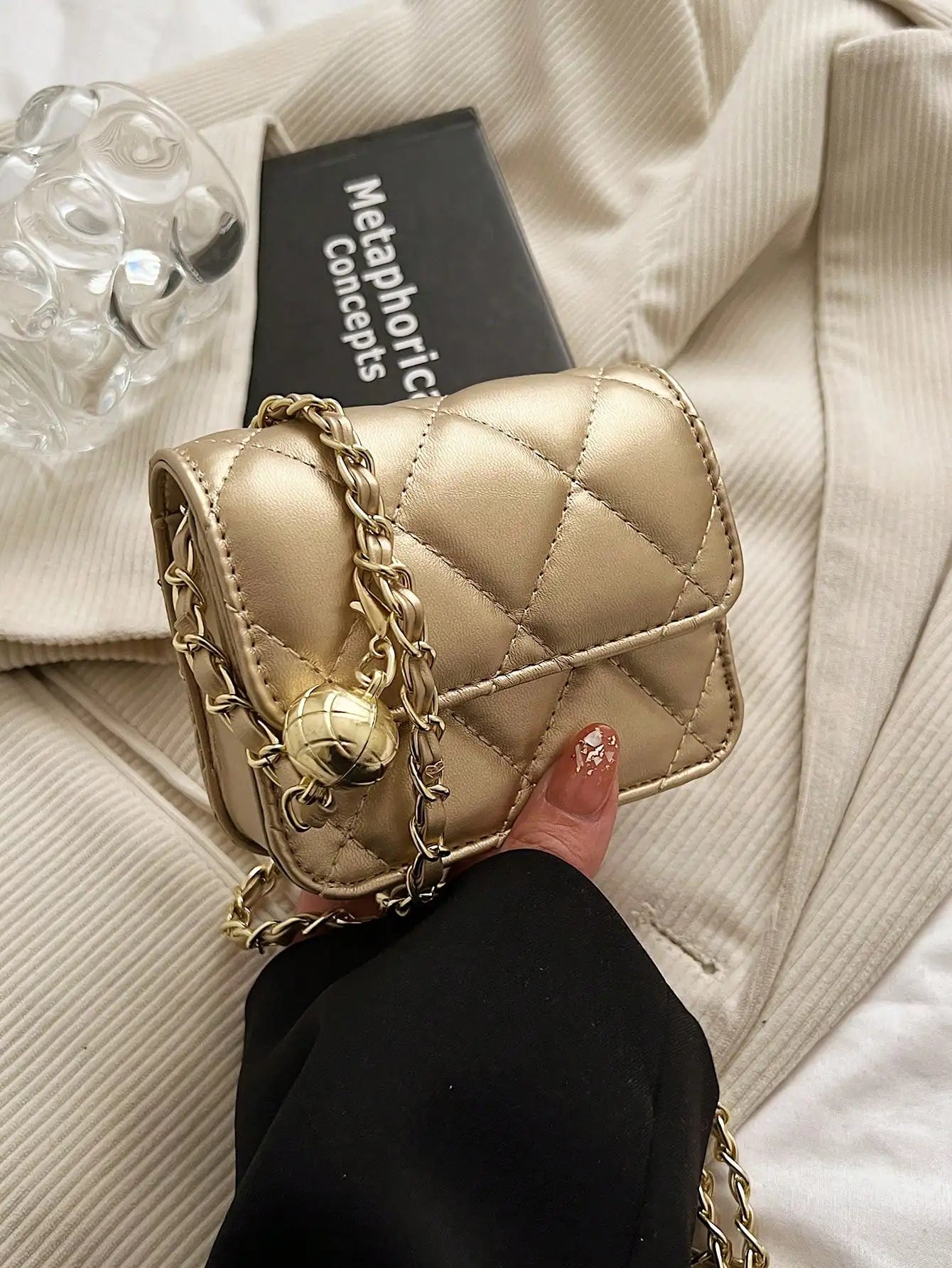 Schulter-Crossbody-Minitasche für Damen mit goldenem Kugelkettenriemen, vielseitige Textur, PU-Leder