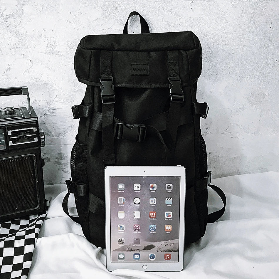 Trendy Skateboard Backpack – School & Leisure Bag for Teenagers and Adults
