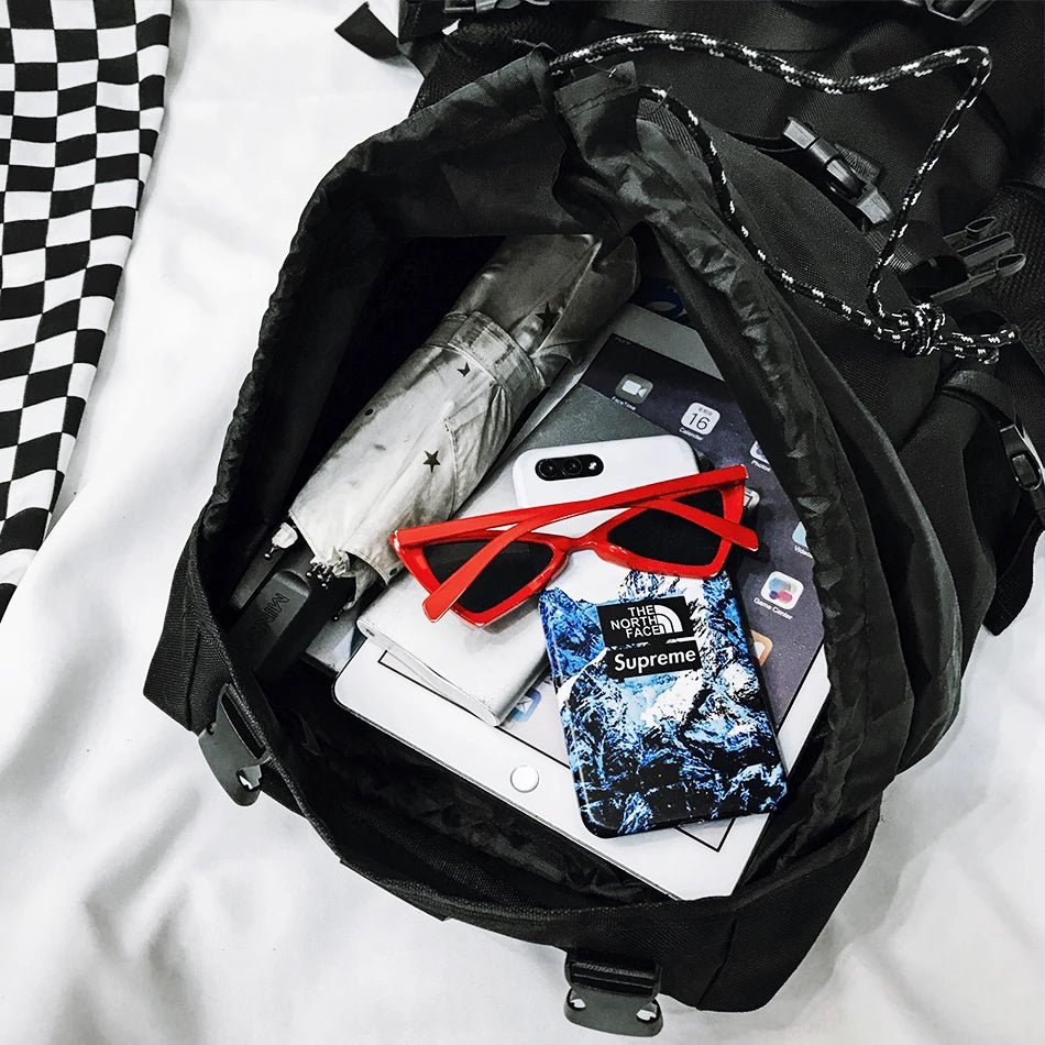 Trendy Skateboard Backpack – School & Leisure Bag for Teenagers and Adults