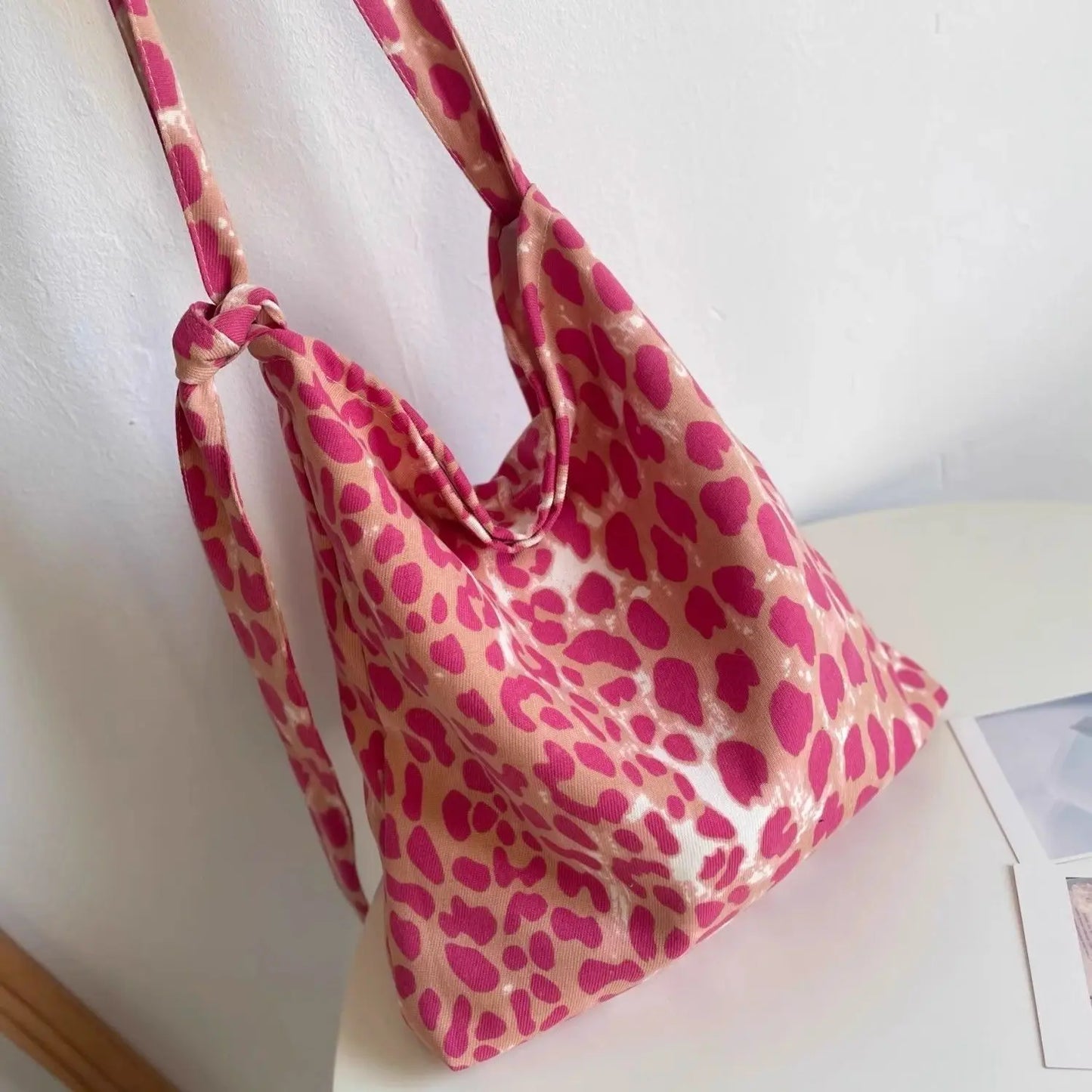 2025 Corduroy Leopard Crossbody Bag – Verstellbare Single-Shoulder-Tasche in Himbeerrosa für Damen