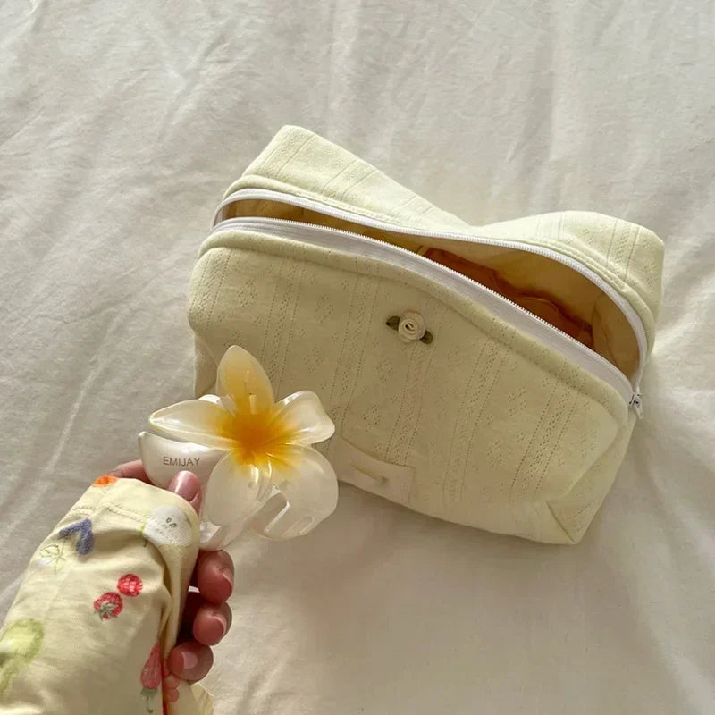Elegant Floral Makeup & Storage Bag – Portable Large-Capacity Case for Lipstick, Earphones & Cables