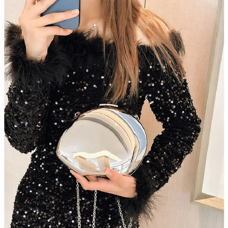 Abendclutch aus Acryl in Muschelform – Gold/Silberfarbene Umhängetasche für Damen