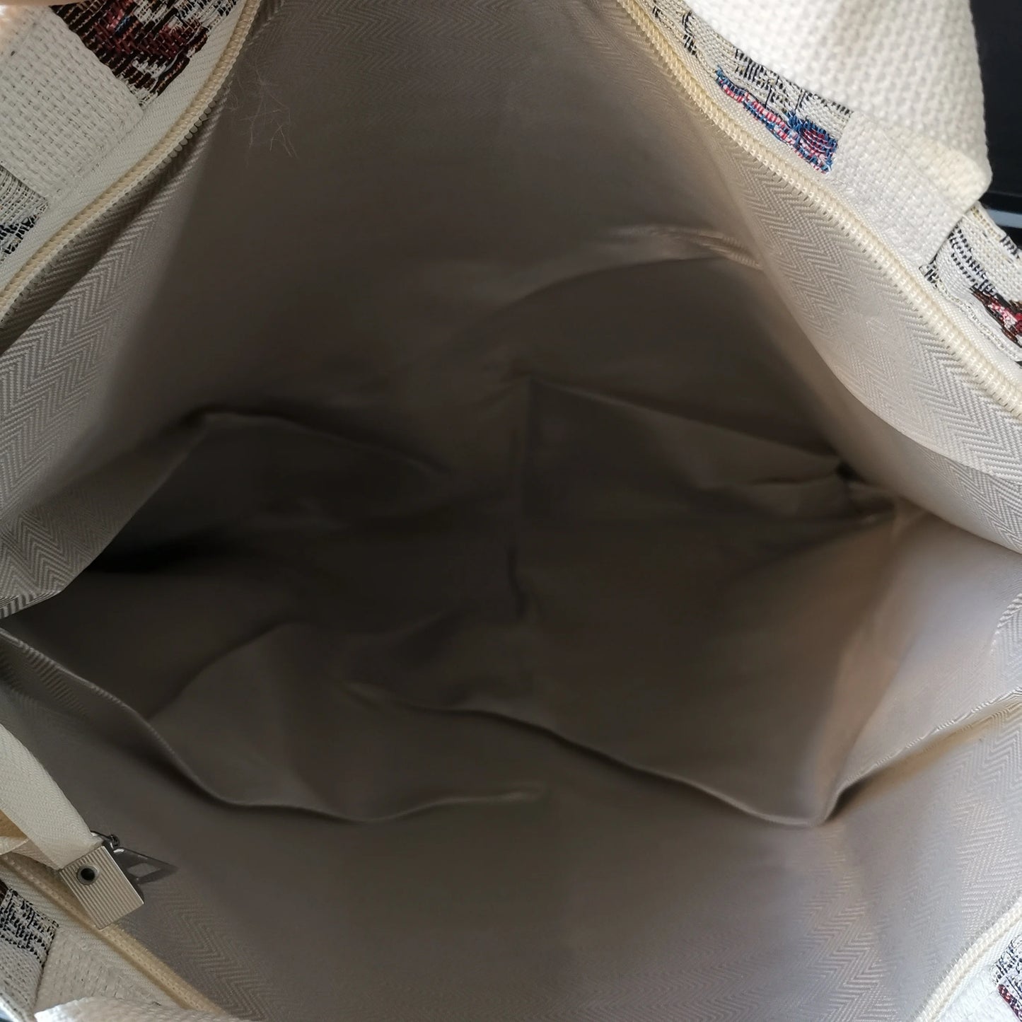 Schicke Canvas-Handtasche mit großem Fassungsvermögen und buntem Schmetterlings- und Blumendesign – modische Umhängetasche mit Reißverschluss