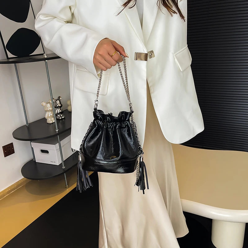 Gold- und Silberfarbene Umhängetasche für Damen – Designer-inspirierte Modehandtasche und Geldbörse