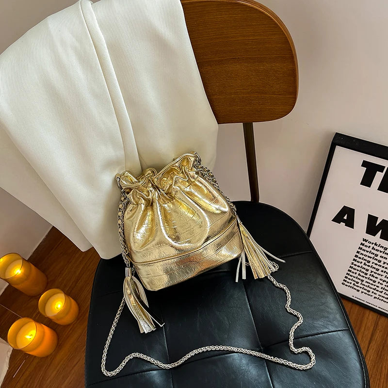 Gold- und Silberfarbene Umhängetasche für Damen – Designer-inspirierte Modehandtasche und Geldbörse