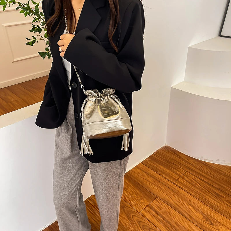 Gold- und Silberfarbene Umhängetasche für Damen – Designer-inspirierte Modehandtasche und Geldbörse